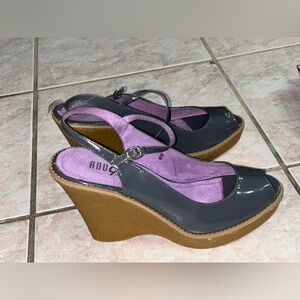 WOMANS PURPLE WEDGE HEELS 👠 SIZE 8